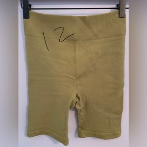 Cloud Seamless High Waisted 7in Short